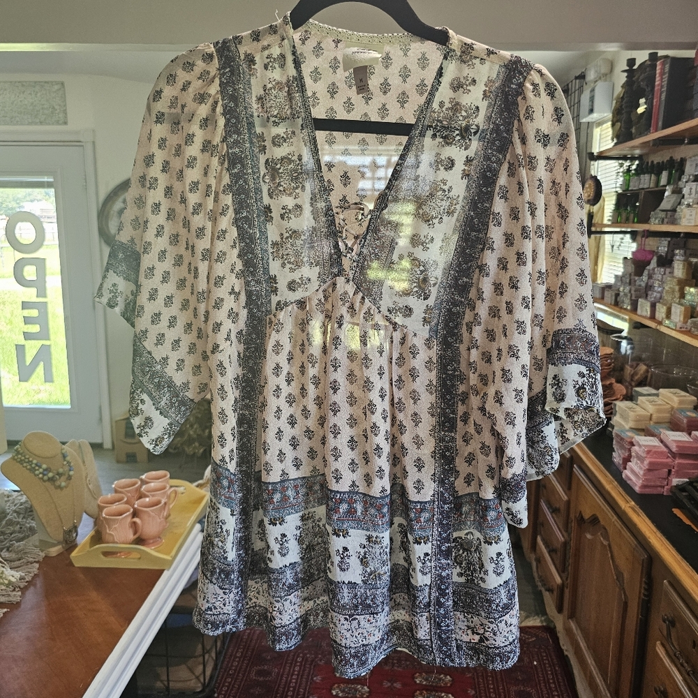 Knox Rose Tunic top with exotic multicolored print. Size M